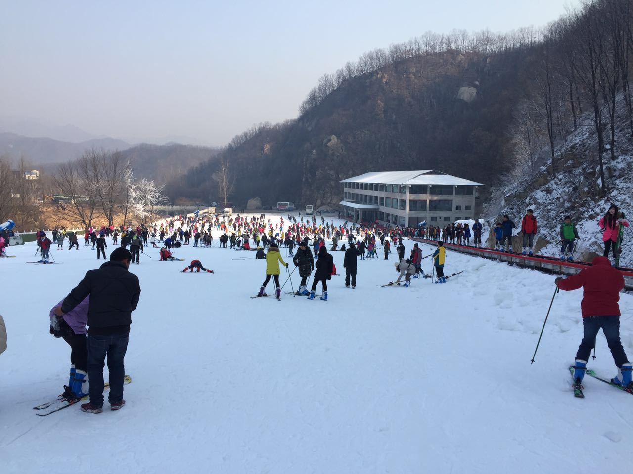 河南平頂山大峽谷滑雪場游樂場成功開幕，河北迪特加油助威