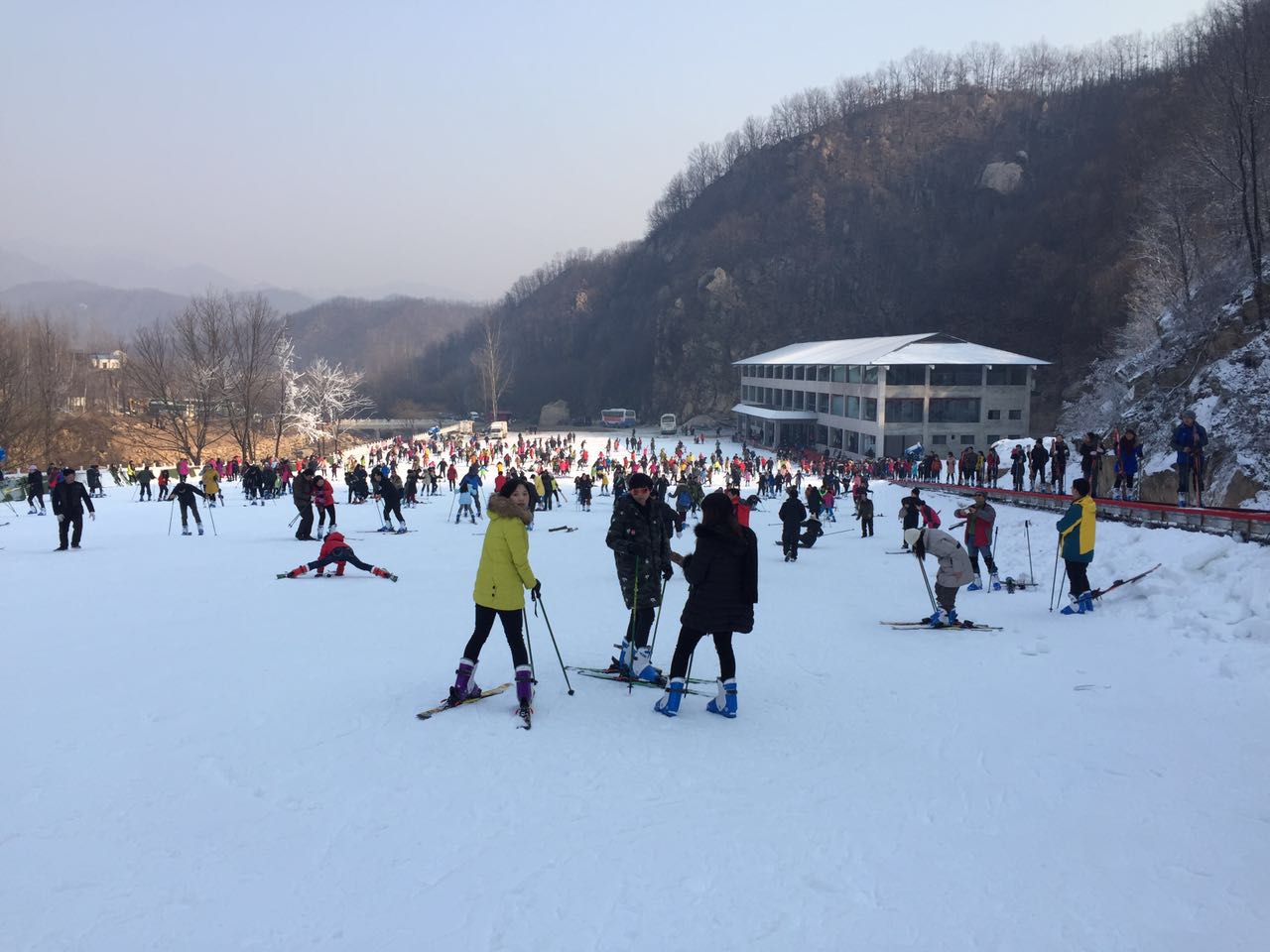 河南平頂山大峽谷滑雪場游樂場成功開幕，河北迪特加油助威